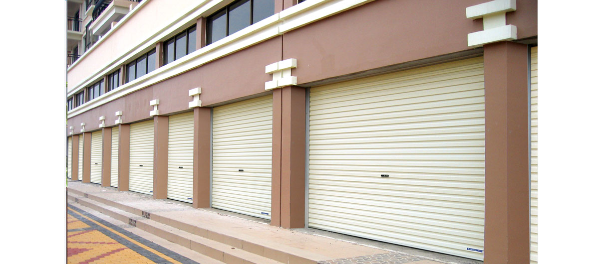 Cửa cuốn là một phần quan trọng của ngôi nhà hoặc công trình thương mại. Chúng không chỉ mang tính chất bảo vệ mà còn tạo điểm nhấn về mỹ thuật và an ninh